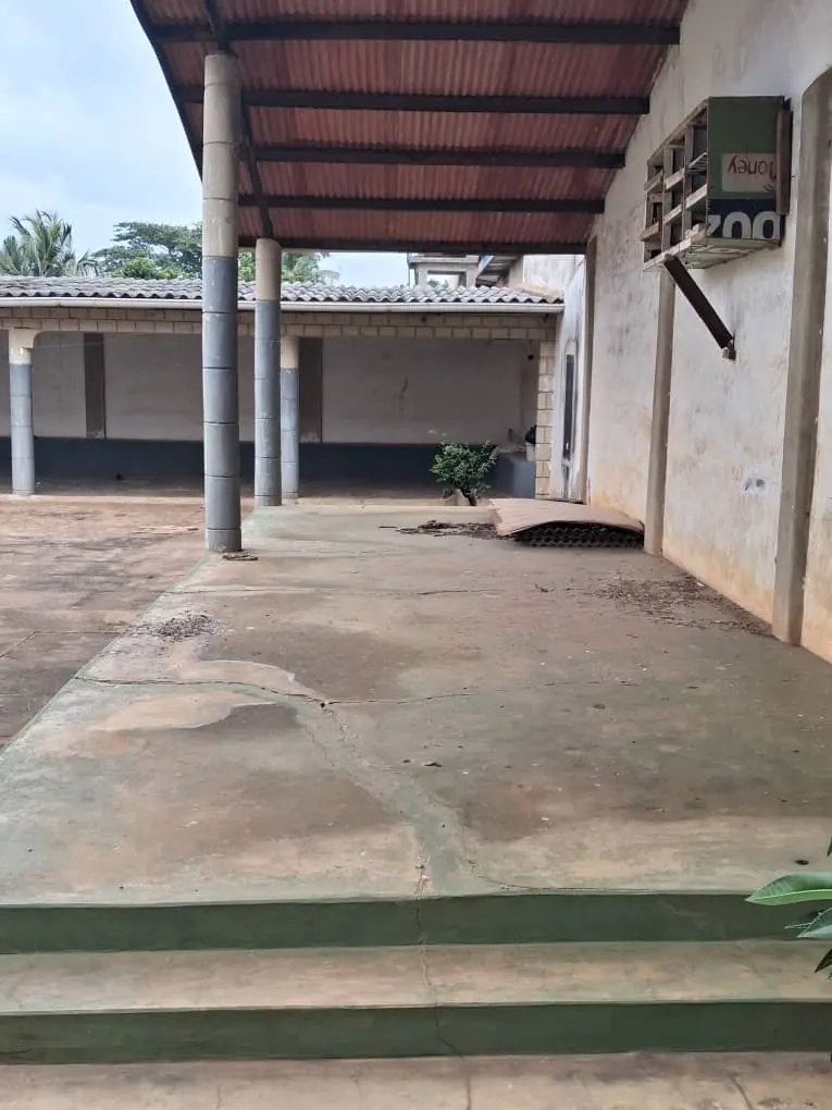 Maison 4 chambres avec garage de 600 m² en vente à Zanguera Dekpo – 30 000 000 FCFA