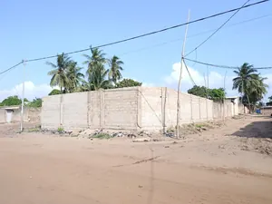 Terrain demi-lot en vente à angle de rue avec accès direct au goudron à Kanyikope – 35 millions FCFA — photo 4