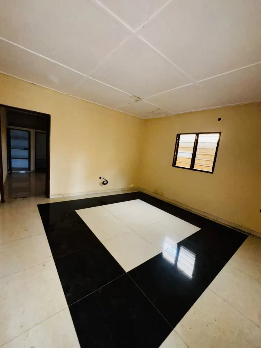 Maison 2 pièces 303 m² à vendre à Adidogomé Sagbado Logoté, non loin du Lycée Saint André – 22 millions FCFA