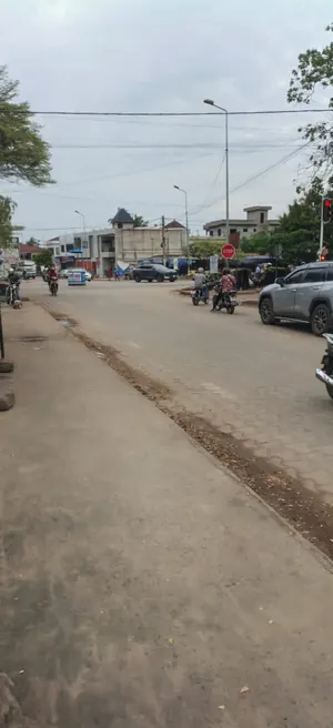 Vente d'un terrain à Agbalepedo, 1 lot, en angle de rue au bord du goudron, bâti de 2 pièces – 80 millions FCFA à débattre — photo 1