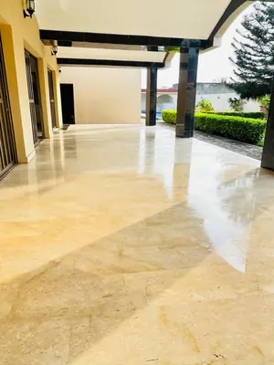 Villa duplex 6 chambres avec piscine et jardin en location à Togo 2000 – 1 600 000 FCFA/mois — photo 2