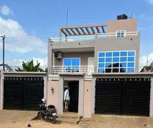 Villa duplex 5 chambres en vente à Vakpossito près de l'école NDE – 85 millions FCFA
