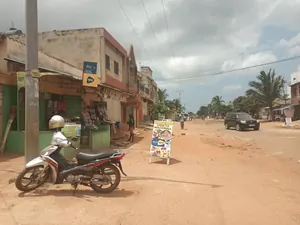 2 boutiques en vente en bordure de goudron à Adidogomé Apédokoè – 8 millions FCFA — photo 3