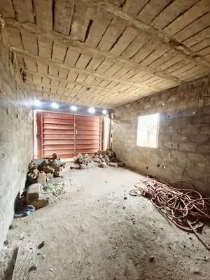 Vente d'une villa inachevée à Sogbossito Catholique, 4 chambres + 2 appartements, 1 lot 600 m², titre foncier – 90 millions FCFA — photo 2