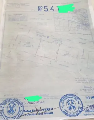 Terrain 4 lots en vente en bordure de goudron à Aképédo – 28 millions FCFA le lot