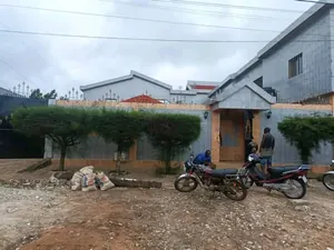 Villa 10 chambres à vendre à Gblinkome Totsi – 350 millions FCFA