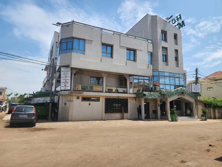 Hôtel 32 chambres à vendre sur la rue de l'Ocam à Lomé – 1 250 000 000 FCFA