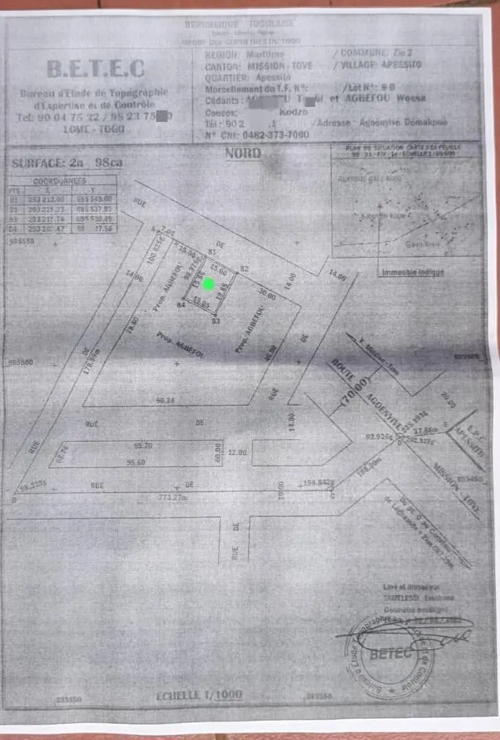 Vente d'un terrain à Apéssito, demi-lot (15×20m), proche du goudron – 8 millions FCFA négociable