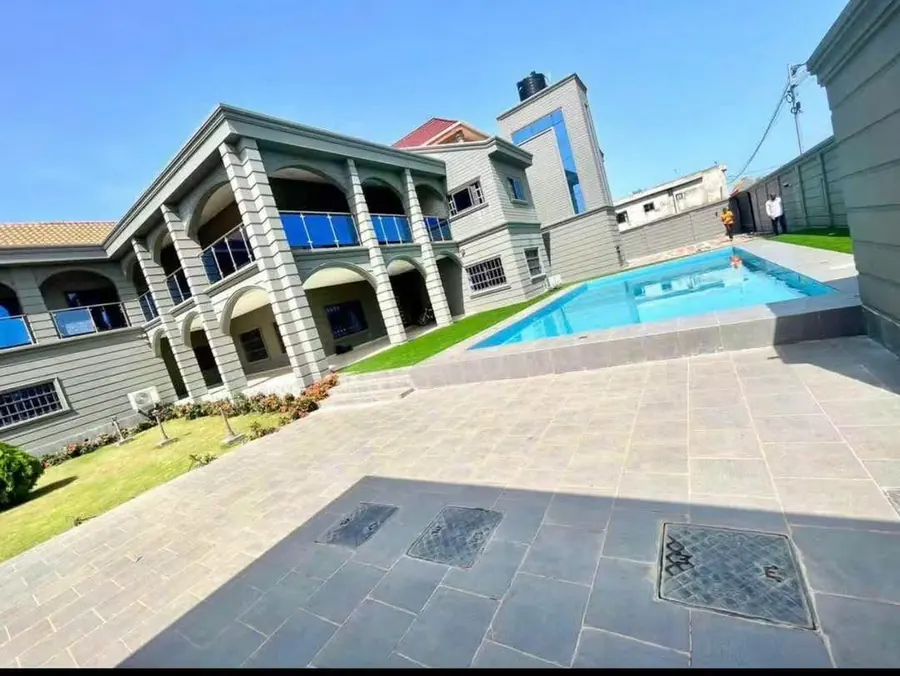 Villa 6 chambres à vendre à Adidogomé Ségbé – 360 millions FCFA