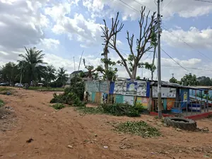 Vente de terrain à Adetikopé Sivé, 4 lots, double angle de rue, titre foncier – prix à partir de 25 millions FCFA le lot (100 millions le tout à débattre)