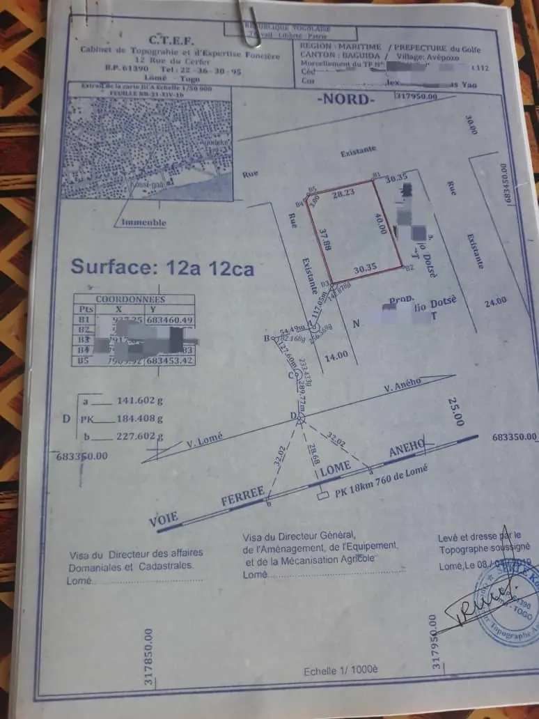 Terrain 2 lots clôturé en angle de rue en vente à Avépozo – 65 millions FCFA