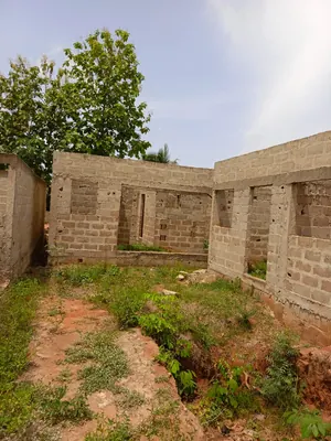 Maison inachevée 4 chambres à vendre à Djagblé Agbama-Hlan – 6 500 000 FCFA à débattre — photo 2