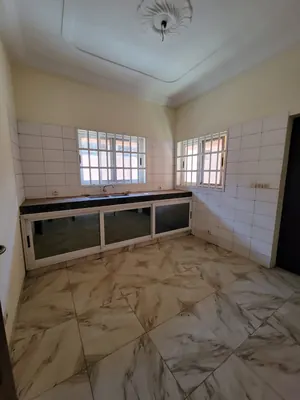 Immeuble avec villa duplex 4 chambres et 4 boutiques en vente à Kégué près du Stade – 250 millions FCFA — photo 4