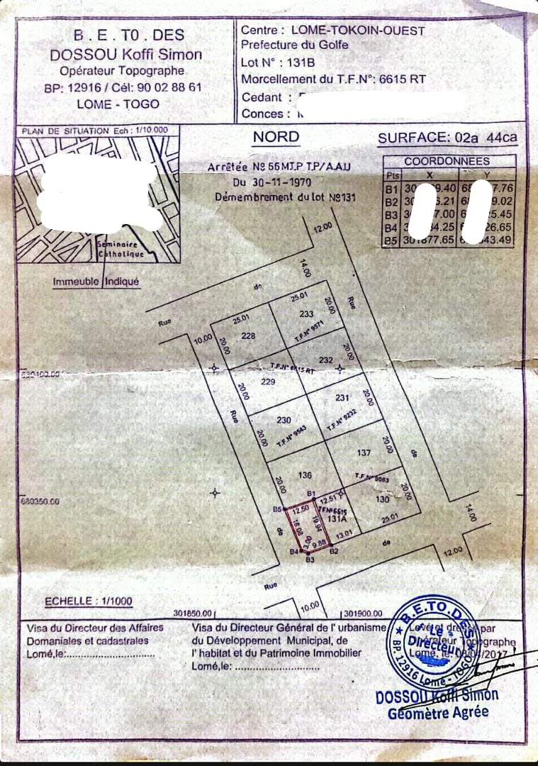 Terrain demi-lot à vendre en angle de rue à Tokoin Séminaire – 35 millions FCFA