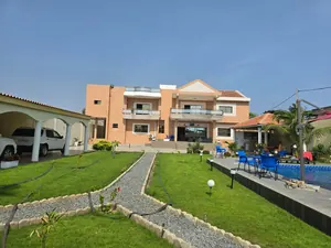 Villa duplex 10 pièces à vendre à Baguida côté plage – 1 800 m² – Titre foncier – 420 millions FCFA — photo 2
