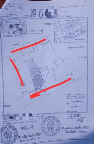 Immeuble de 42 boutiques sur 2 lots en vente à Adawlato (Grand Marché) – 1,7 milliard FCFA