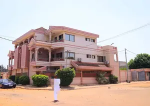 Hôtel 16 chambres R+2 en vente à Lomé Forever – 450 millions FCFA