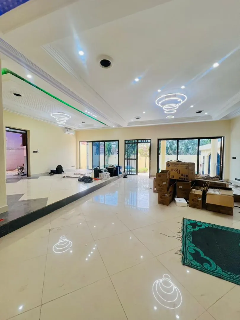 Villa duplex 9 chambres 714 m² en vente à Hédzranawoé Sokpanou – 185 millions FCFA