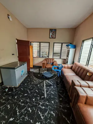 Villa duplex 4 chambres 300 m² en vente en bordure de goudron à Attiégou – 90 millions FCFA — photo 4