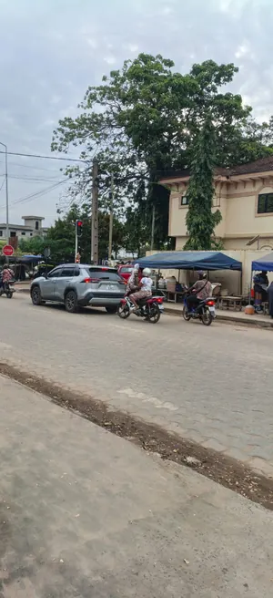 Vente d'un terrain à Agbalepedo, 1 lot, en angle de rue au bord du goudron, bâti de 2 pièces – 80 millions FCFA à débattre — photo 5
