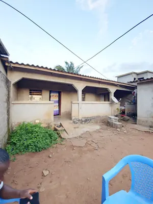 Vente d'une villa à Legbassito Assiko, 4 chambres + dépendance, demi-lot 300 m², à 1 km du goudron – 22 millions FCFA (dernier prix) — photo 19