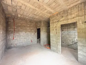 Vente d'une villa à Lankouvi, R+1, 5 chambres, inachevée, sur 1 lot – 60 millions FCFA à débattre — photo 2
