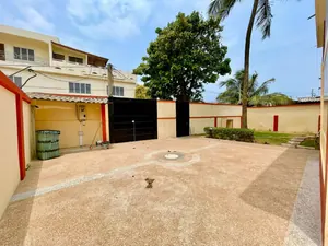 Villa duplex 8 chambres 700 m² en vente à 50 m du goudron à Tokoin Kodjoviakopé – 150 millions FCFA — photo 3