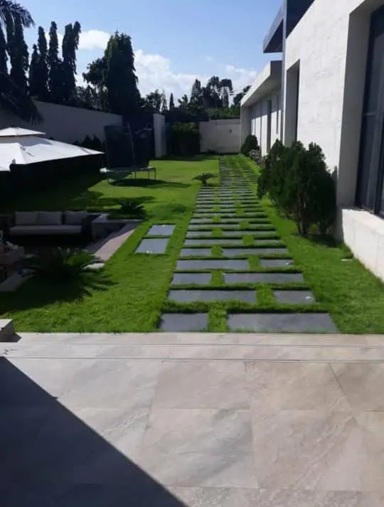 Villa 3 chambres meublée sur 3 lots à vendre à Cité Oua (Caisse), Lomé – 2,3 milliards FCFA
