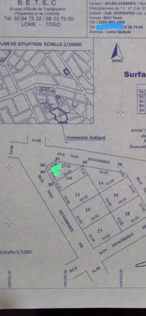 Terrain demi-lot angle de rue à vendre à Adidogomé Yokoè près du carrefour Adji – 14 millions FCFA
