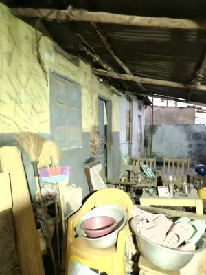 Vente d'une maison à Agoè près du carrefour Commando, 6 pièces, 255 m², proche du goudron – 17 500 000 FCFA — photo 2