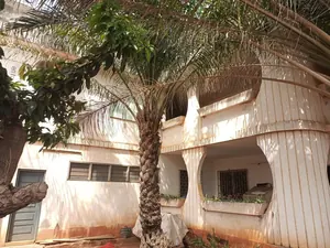 Maison 8 chambres en vente en angle de rue à Tokoin Solidarité – 95 millions FCFA — photo 2