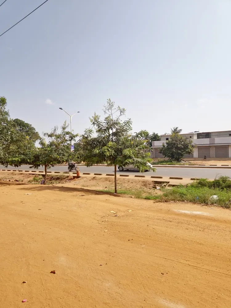 Terrain 600 m² avec construction en vente à Sogbossito Somayaf – 38 millions FCFA