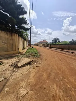 Terrain 1 lot de 600 m² en vente à Kégué – 50 000 000 FCFA