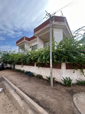 Vente d'une maison à La Paix (bord de plage), duplex, 6 chambres, angle de rue, bord du goudron – 270 millions FCFA — photo 5