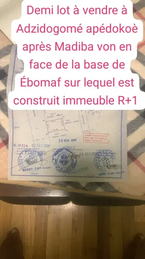 Immeuble R+1 à vendre à Adzidogomé Apédokoè sur demi-lot – 46 millions FCFA