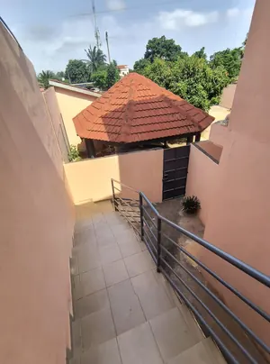 Location d'une villa duplex à Agoè, 7 chambres, 2 lots, proche du goudron – 950 000 FCFA/mois — photo 4