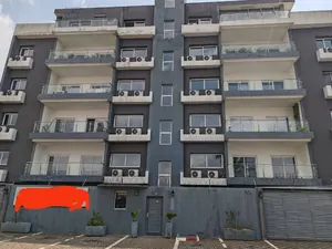 Vente d'un immeuble à Cocody, R+5, standing, proche du Lycée Moderne – 2 milliards FCFA — photo 1