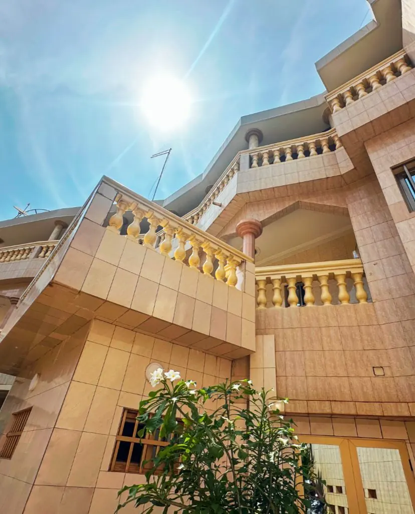 Villa 11 chambres à vendre à Cito Aéroport – 450 millions FCFA