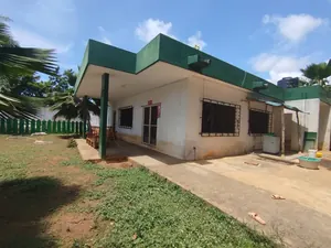 Maison 4 pièces à vendre à La Caisse, Lomé – Angle de rue avec espace piscine – 350 millions FCFA — photo 3