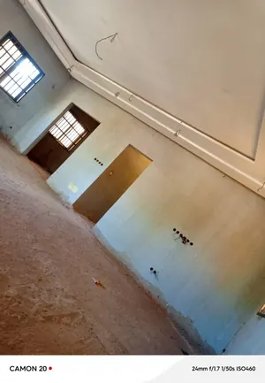 Vente d'une villa duplex à Sogbossito Supermarché Dauphine, 8 chambres, demi-lot, à 250m du goudron – 70 millions FCFA