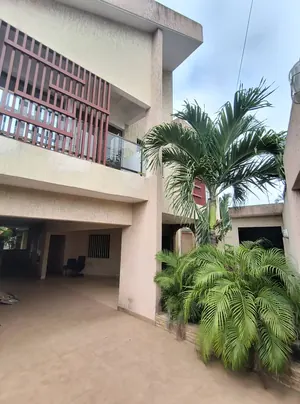 Villa duplex 7 chambres avec piscine à louer à Nukafu – 550 000 FCFA/mois — photo 4