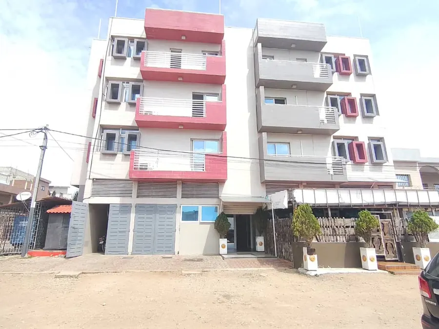 Immeuble R+4 de 25 pièces à vendre à Baguida – 850 millions FCFA