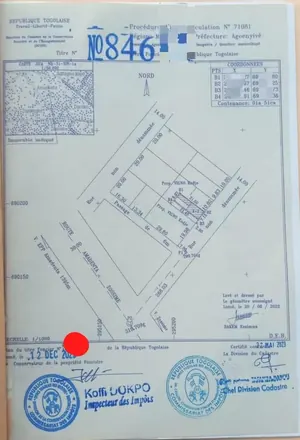 Vente d'un immeuble à Zossimé, R+3, boutique + logements, titre foncier personnel – 35 millions FCFA — photo 2
