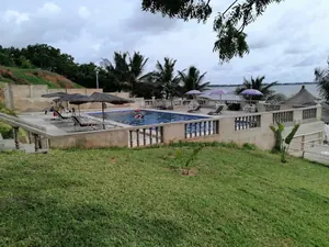 Vente d'un hôtel à Togoville, Ekpui, 12 pièces, 6 000 m² avec piscine et jardin – 480 millions FCFA — photo 9