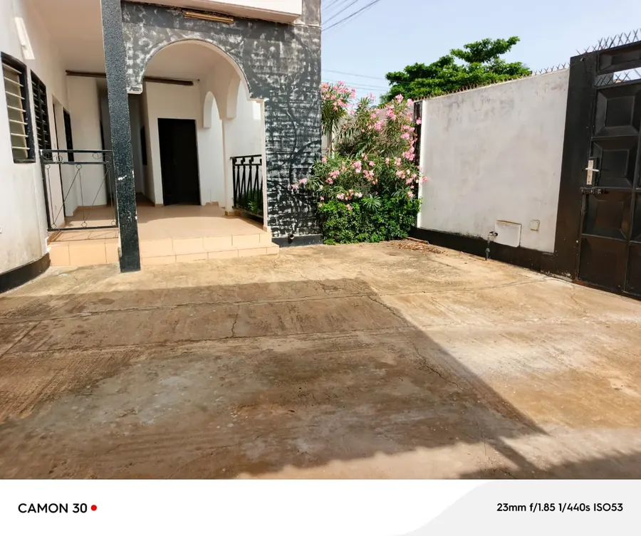 Villa basse 3 chambres en vente en angle de rue à Agoè Cacaveli – 70 millions FCFA