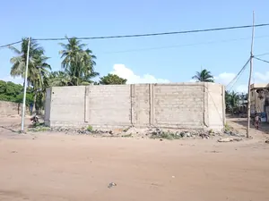 Terrain demi-lot 300 m² à vendre au Port à côté du TP3 à Lomé – 35 millions FCFA — photo 2
