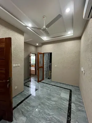 Villa duplex 6 chambres à louer à Togo 2000 derrière l'aéroport – 1 600 000 FCFA/mois