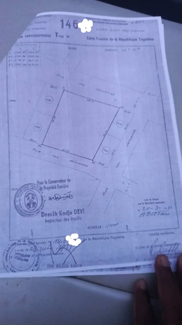 Terrain 3600 m² en vente en bordure de goudron à Hédzranawoé – 600 000 000 FCFA
