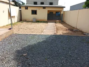 Villa 1 chambre en vente à Agoè 2 Lions proche du goudron – 35 millions FCFA