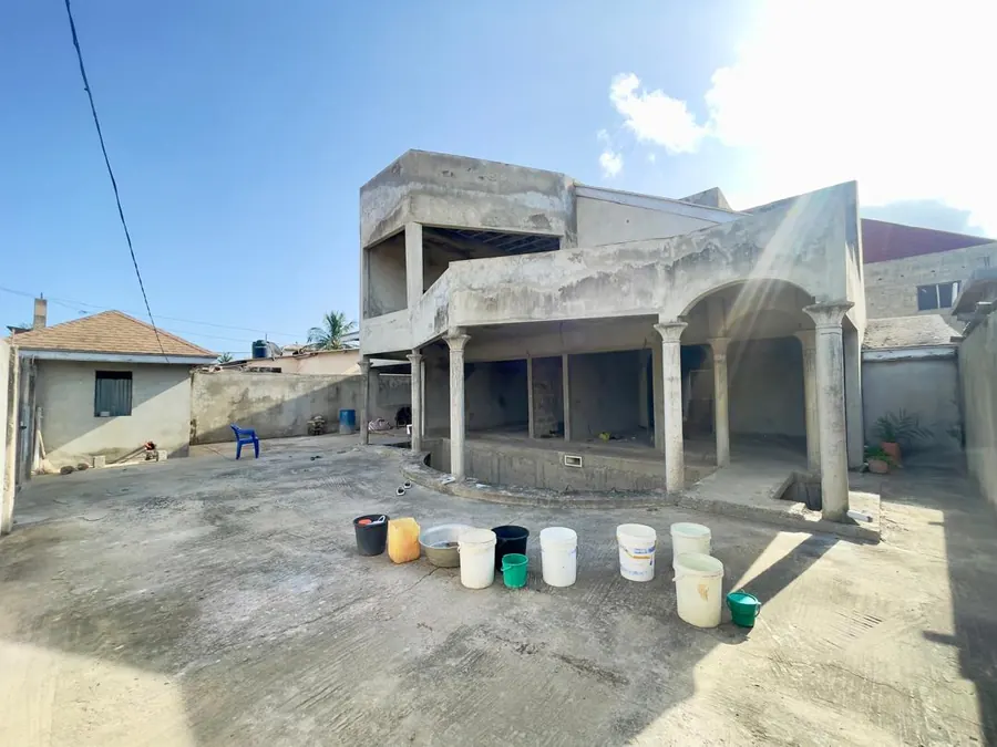Villa inachevée 4 chambres à vendre à Kpogan Dumé Lambou – 26 millions FCFA